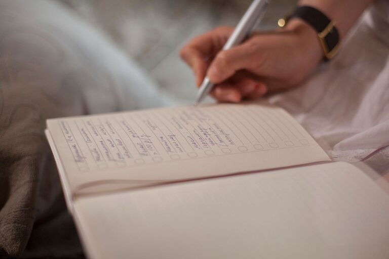 How to Track Habits Effectively and Stay Consistent Every Day